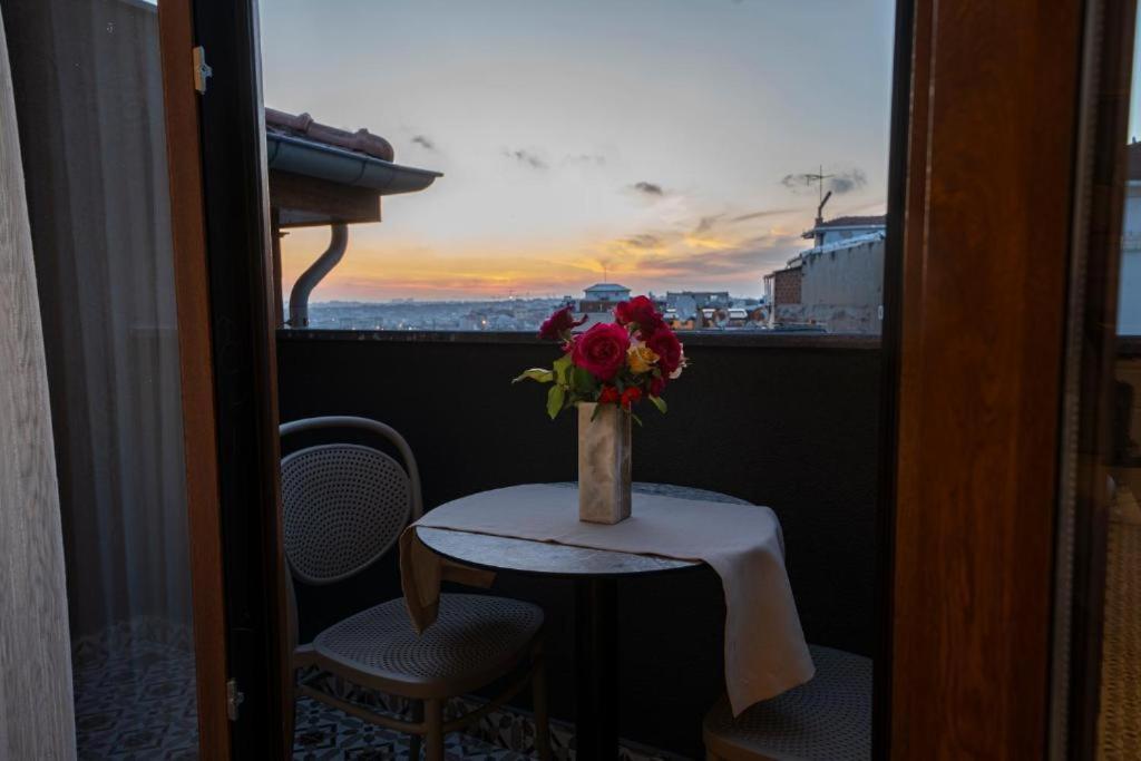 Pera Luna Premium Hotel Istanbul Exterior photo